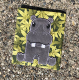 Bébé hippopotame