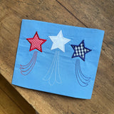 An applique of three patriotic shooting stars by snugglepuppyapplique.com