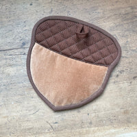 An in the hoop design of an acorn shaped potholder by snugglepuppyapplique.com