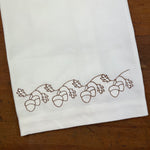 An acorn bean stitch boarder embroidery design sized 1.5 inches by snugglepuppyapplique.com