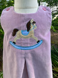 An applique of a rocking horse by snugglepuppyapplique.com