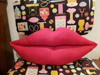 Lips Pillow ITH
