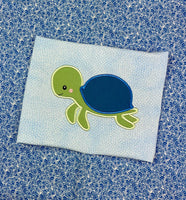 An applique of a sea turtle by snugglepuppyapplique.com