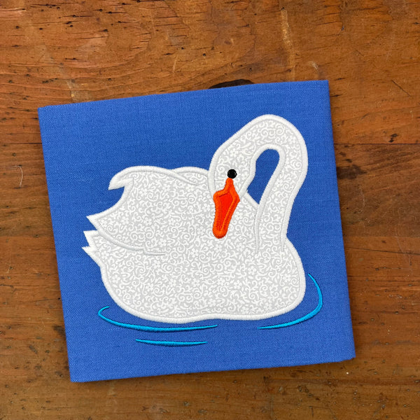An applique design of a graceful swan by snugglepuppyapplique.com