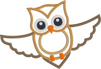 An applique of an owl flying by snugglepuppyapplique.com