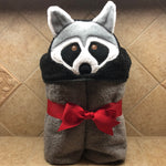 Raccoon Peeker Embroidery design by snugglepuppyapplique.com
